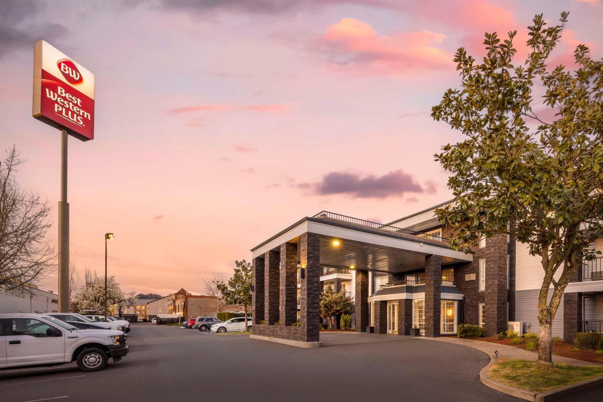 Best Western Plus Grand Manor Inn Спрингфийлд Екстериор снимка